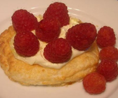 COCONUT MERINGUES WITH FRUIT
