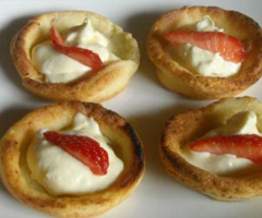 POP OVERS WITH CREAM