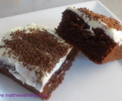 CHOCOLATE CAKE WITH FROSTING