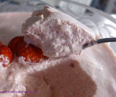STRAWBERRY CHEESECAKE MOUSSE (USES RAW EGG)