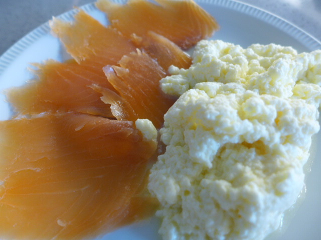 SMOKED SALMON & SCRAMBLED EGG